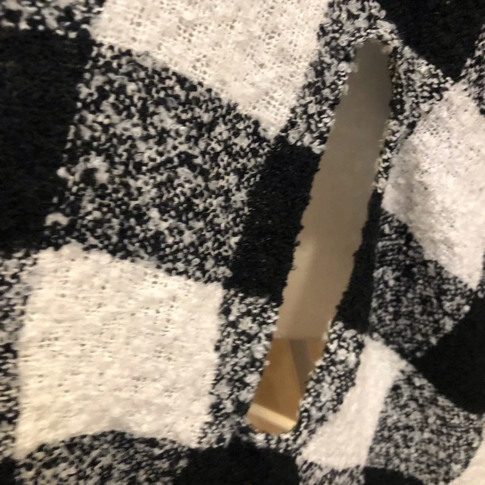🆕 Mud Pie Black and White Buffalo Check Scarf/Wrap, OS